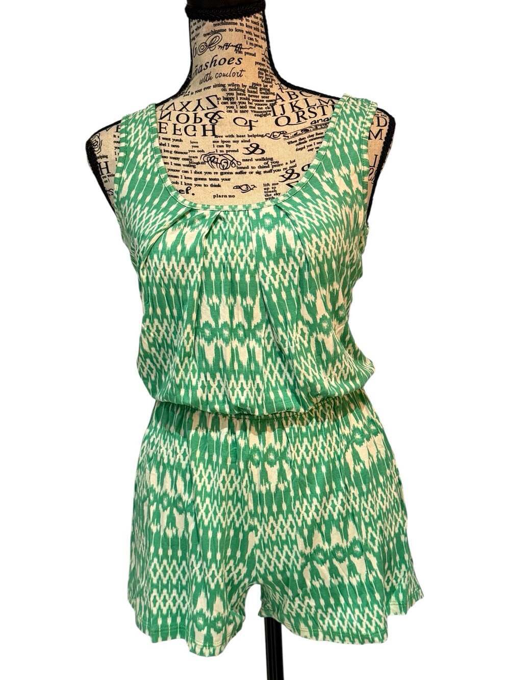 NWT Fraiche by J Green Ivory Printed Romper Size Small